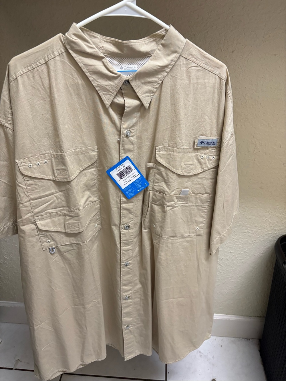Columbia Men's Short-Sleeve Button-Down Shirt in Khaki